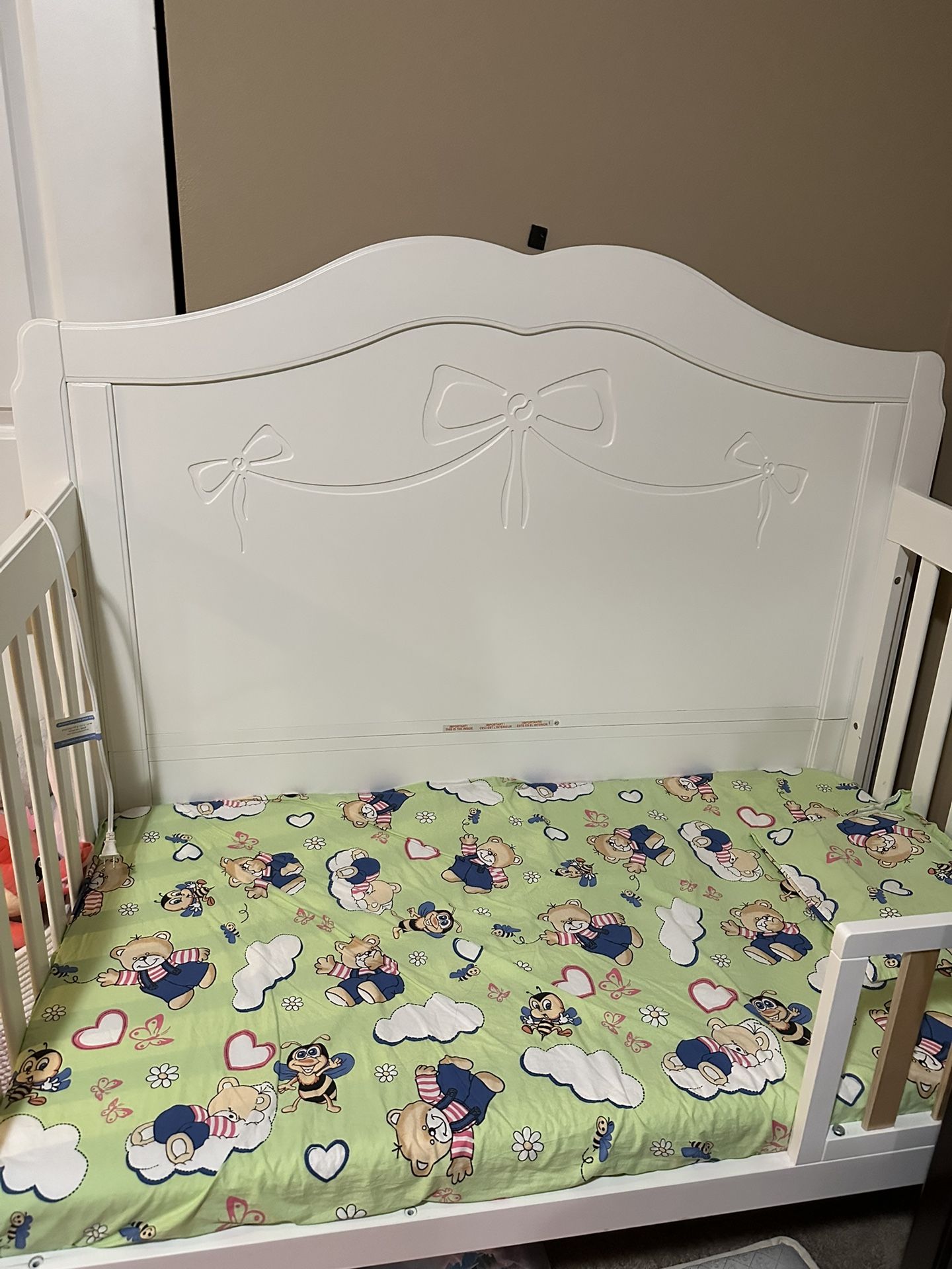 Crib/ Toddler Bed