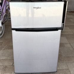 Whirlpool 3.1 cu ft Mini Refrigerator with freezer in Stainless Steel