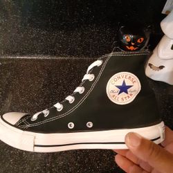Converse womens 8 Great Condition 