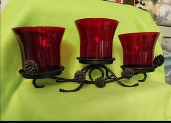 Metal pine cone candle holder with detachable chimney