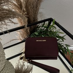 MK bi-fold Wrislet wallet