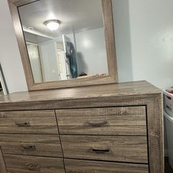 Dresser With 6 Drawers
