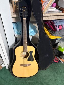 Ibanez guitar like new with case and accessories