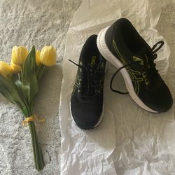 💙 ASICS Boys’ Running Shoes – Size 6 – Brand New