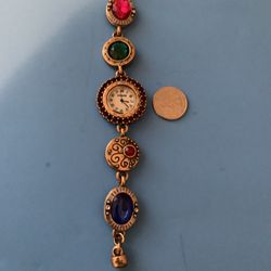 The decoration clock works well.