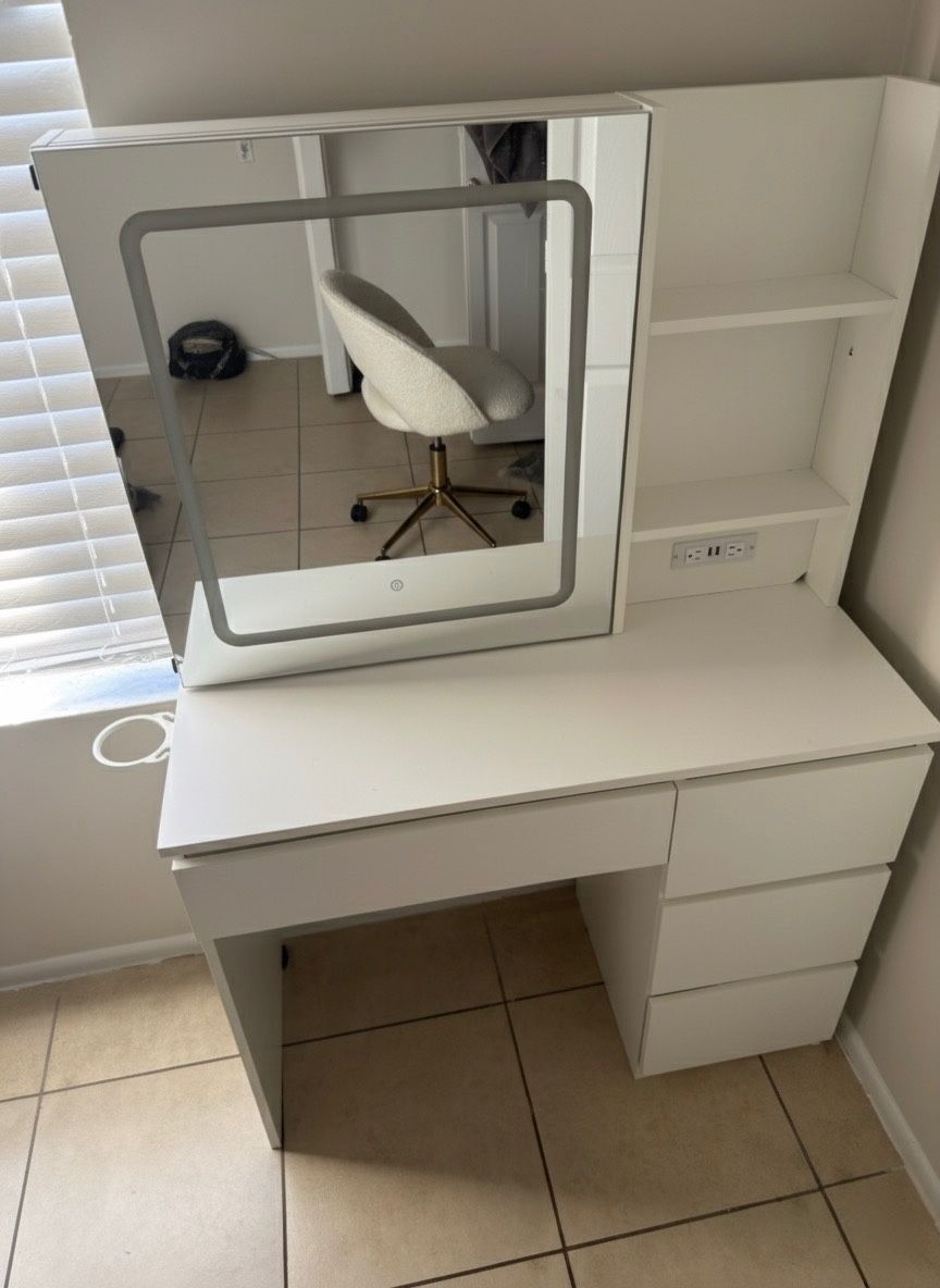 White Vanity Desk And Chair 