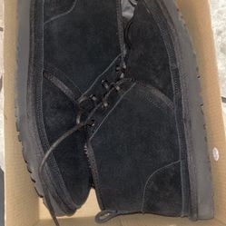 Uggs black size 10M