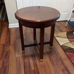 Circle Wood End Table