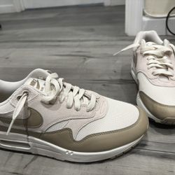 Nike air max 1 Size 8 Located In Queens 