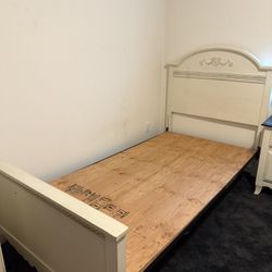 Vintage Bedroom Set 4pc Set