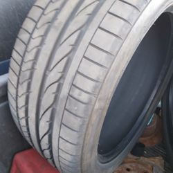 275/40R20 Bridgestone Tire (1)