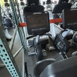 🔥 MULTIPLE LIFE FITNESS RECUMBENT BIKES (TOUCHSCREEN) FOR SALE 🔥