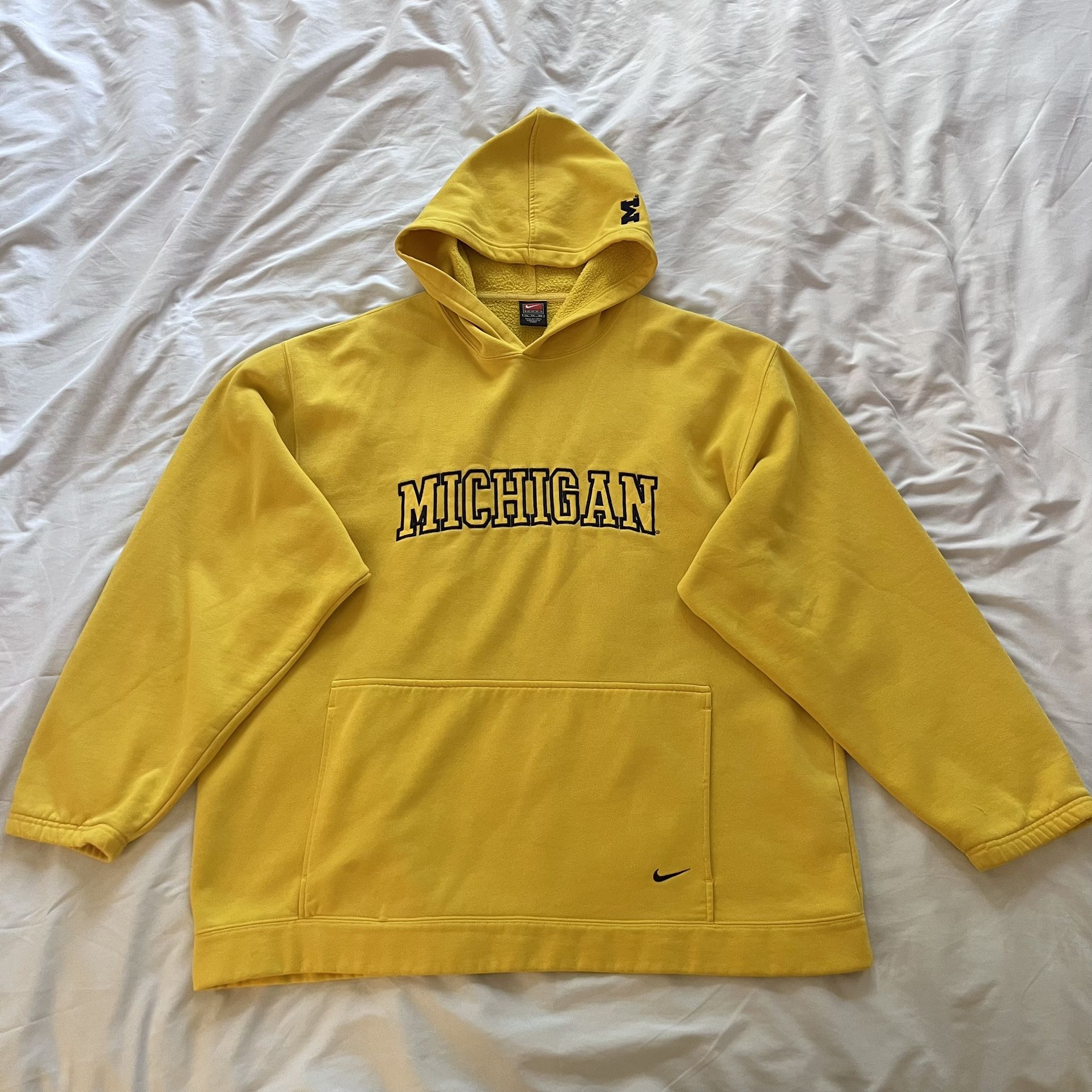 Vintage Michigan Wolverines x Nike Team Men's Pullover Hoodie Yellow 2XL