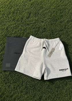 Essential shorts. Large light oatmeal