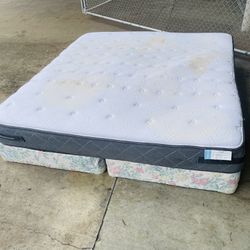 King size Sealy mattress set 🦋