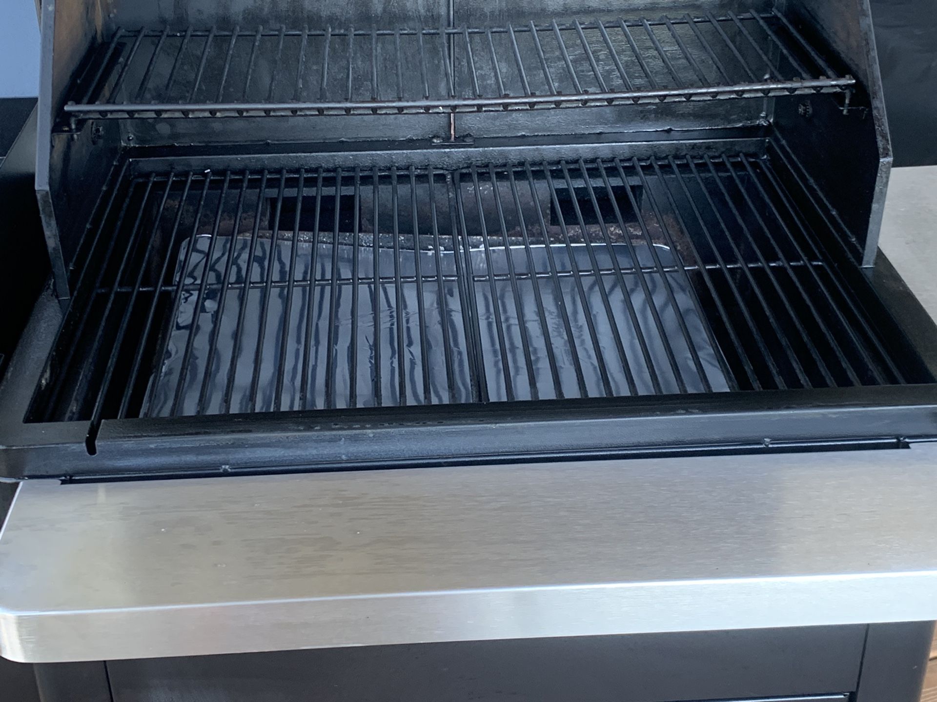 Traeger Grill Silverton TFS62PLD With 4 Bags Pellets/ Cover for Sale