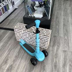 Childs Light Up 3 Wheel Scooter 