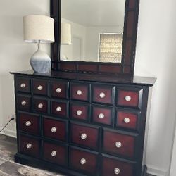 Dresser With Mirror