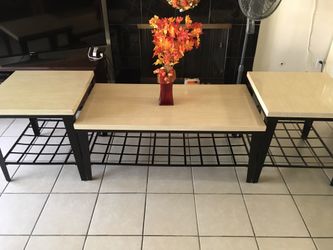 Coffee table set 3 pieces $200