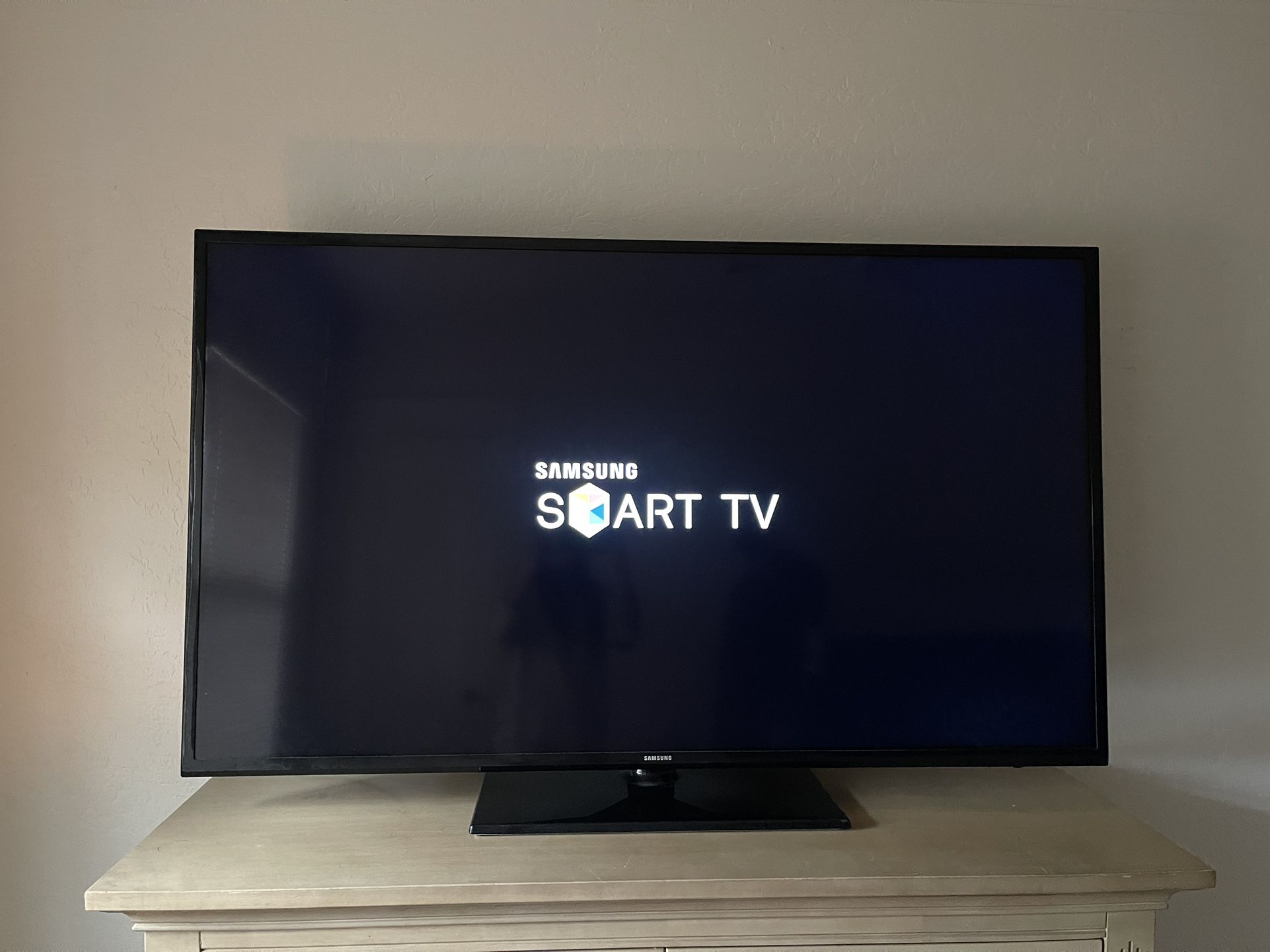 60 Inch Samsung Flat Screen Smart TV 