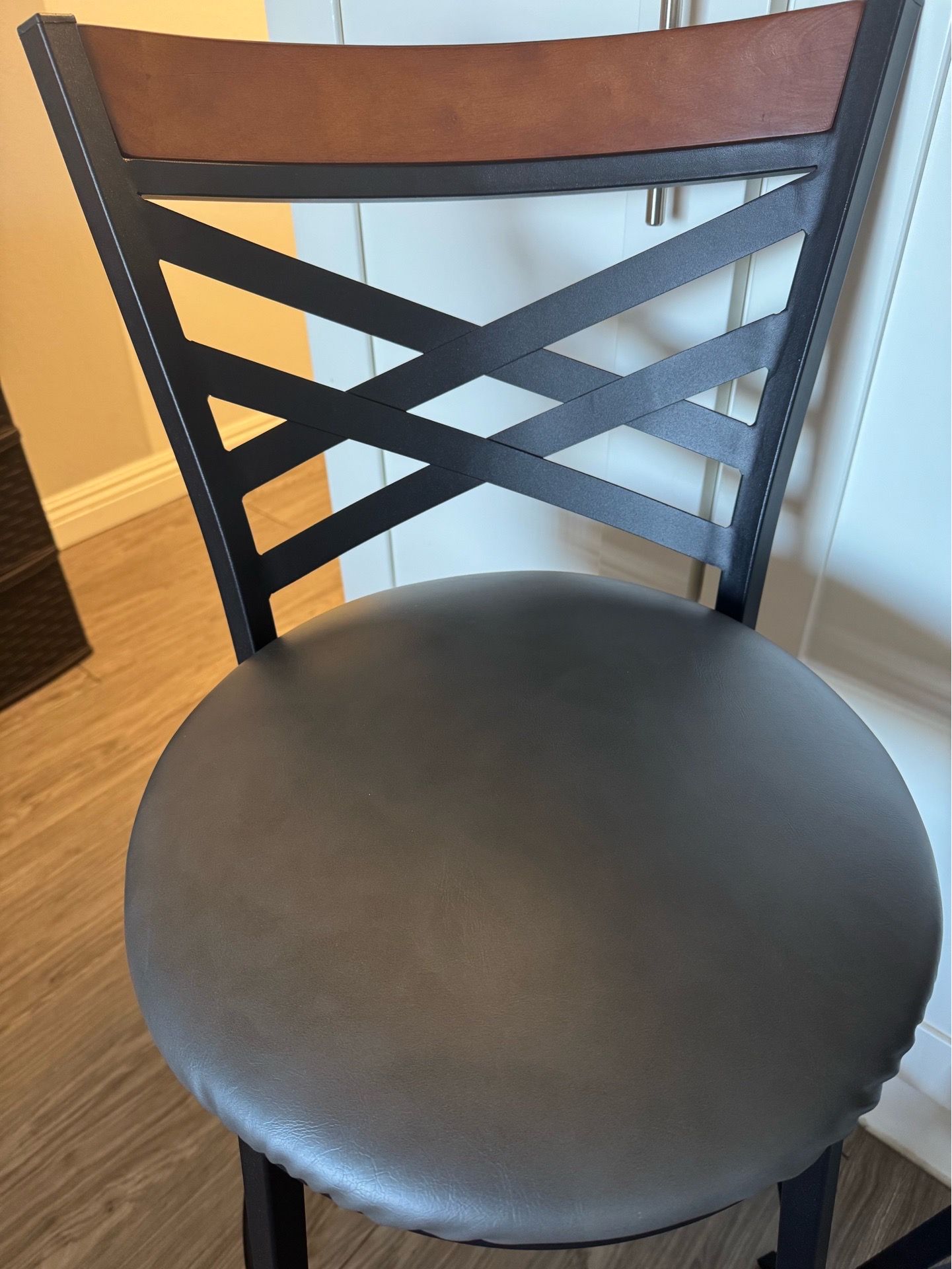 2 island chairs - 360 degree swivel - like new