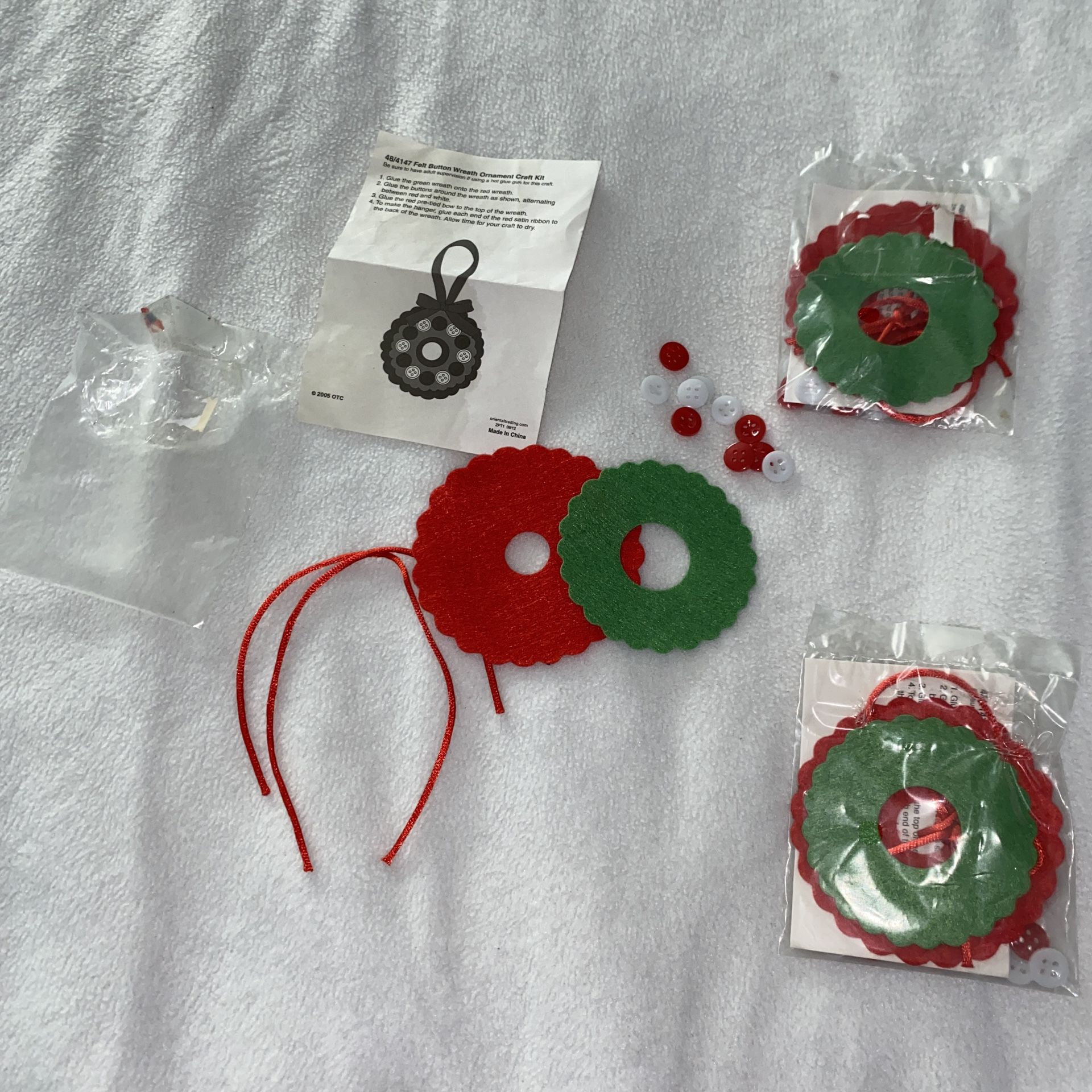 Felt Button Wreath Ornament Craft Kit 3 sets Art kids B098