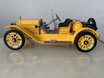 Franklin Mint  1915 Stutz Bearcat Model Car  1:24 Scale