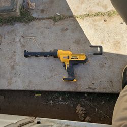 Dewalt Caulking Gun