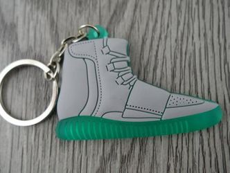 FLAT SILICON SNEAKER KEYCHAIN YEEZYBOOST 750 GREY GREEN