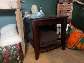 Set of 2 solid wood side tables