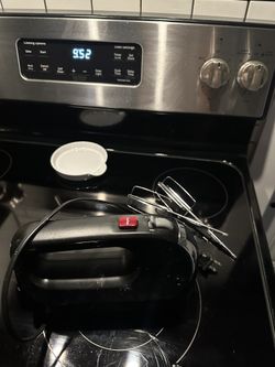 Oyster hand mixer