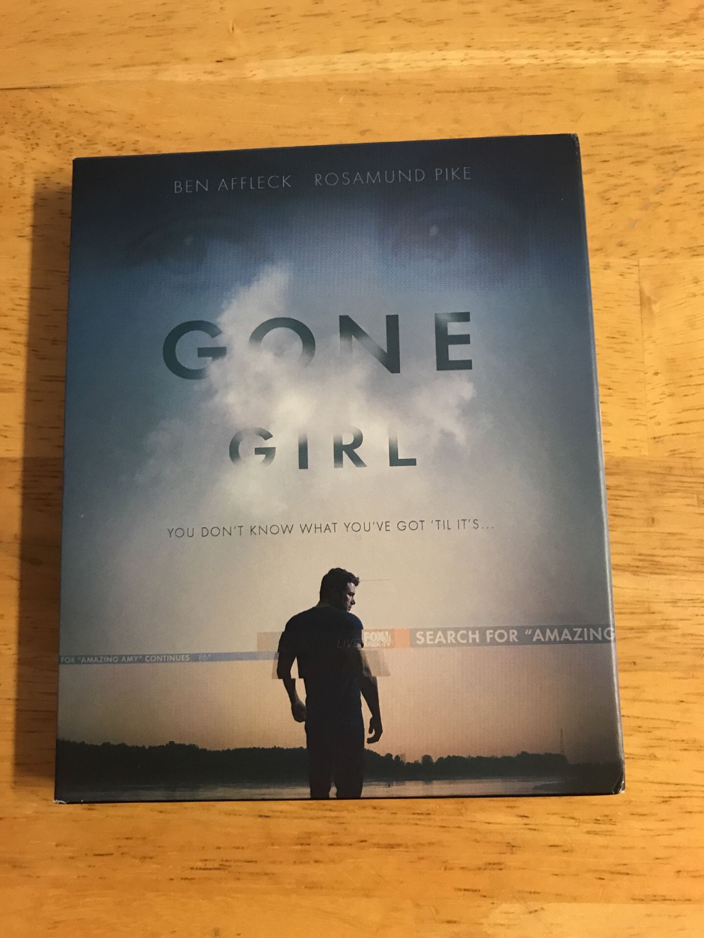 Gone Girl (Blu-Ray) w/ Amazing Amy Tattle Tale book
