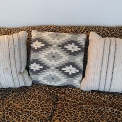 Set Of 3 Couch Pillows $15.00