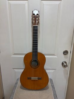 ADORABLE YAMAHA 1/2 SIZE ACOUSTIC GUITAR W/ NEW MARTIN NYLON STRINGS!