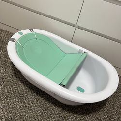 Baby bath tub