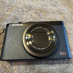 FUJIFILM XQ1 BLACK 12.0MP WI-FI Compact Digital Camera - Black with battery, memory card and charging cable. Camera is in an excellent condition. Test