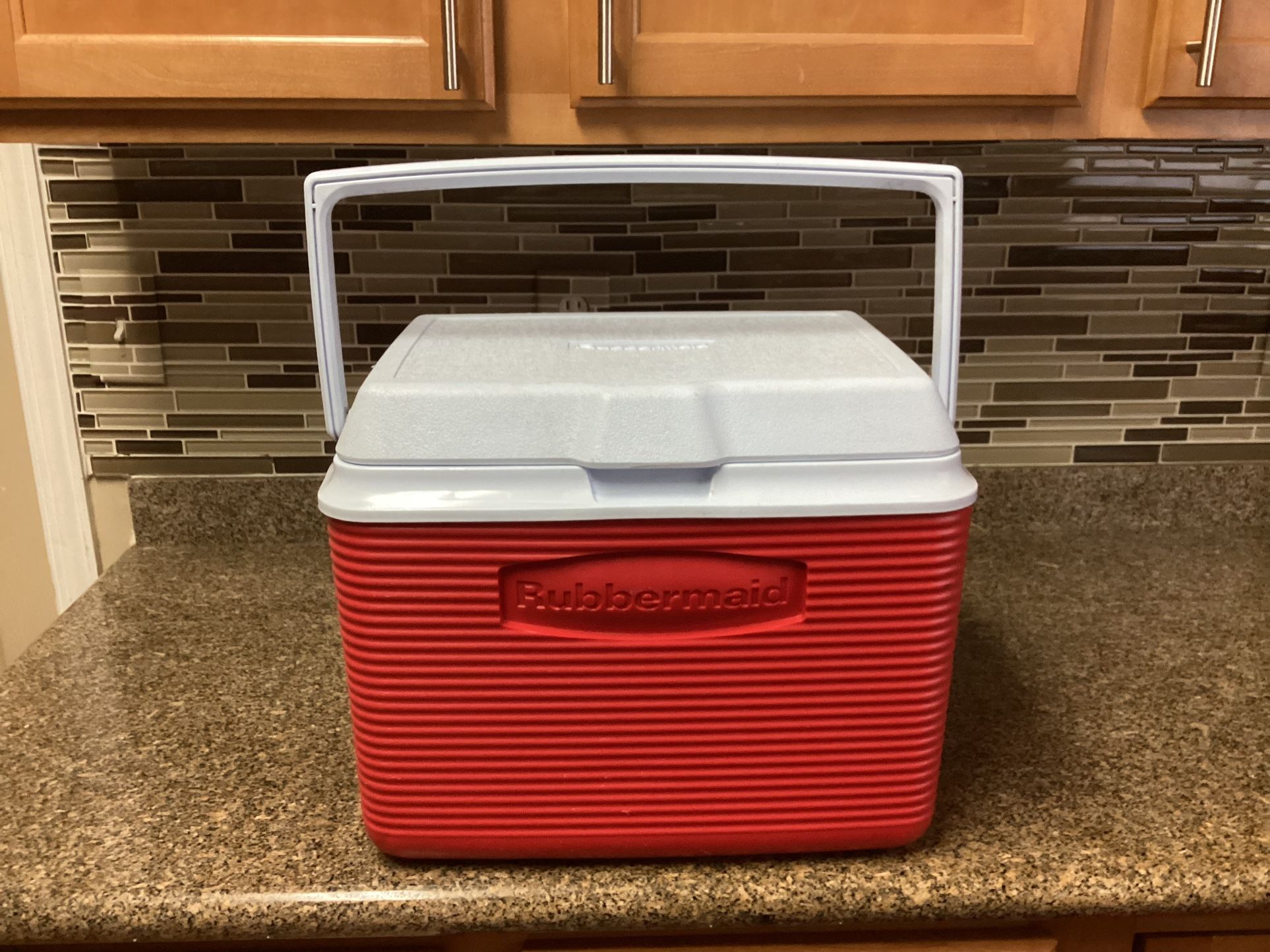 Cooler-Rubbermaid. (S)