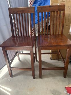 2 bar stools