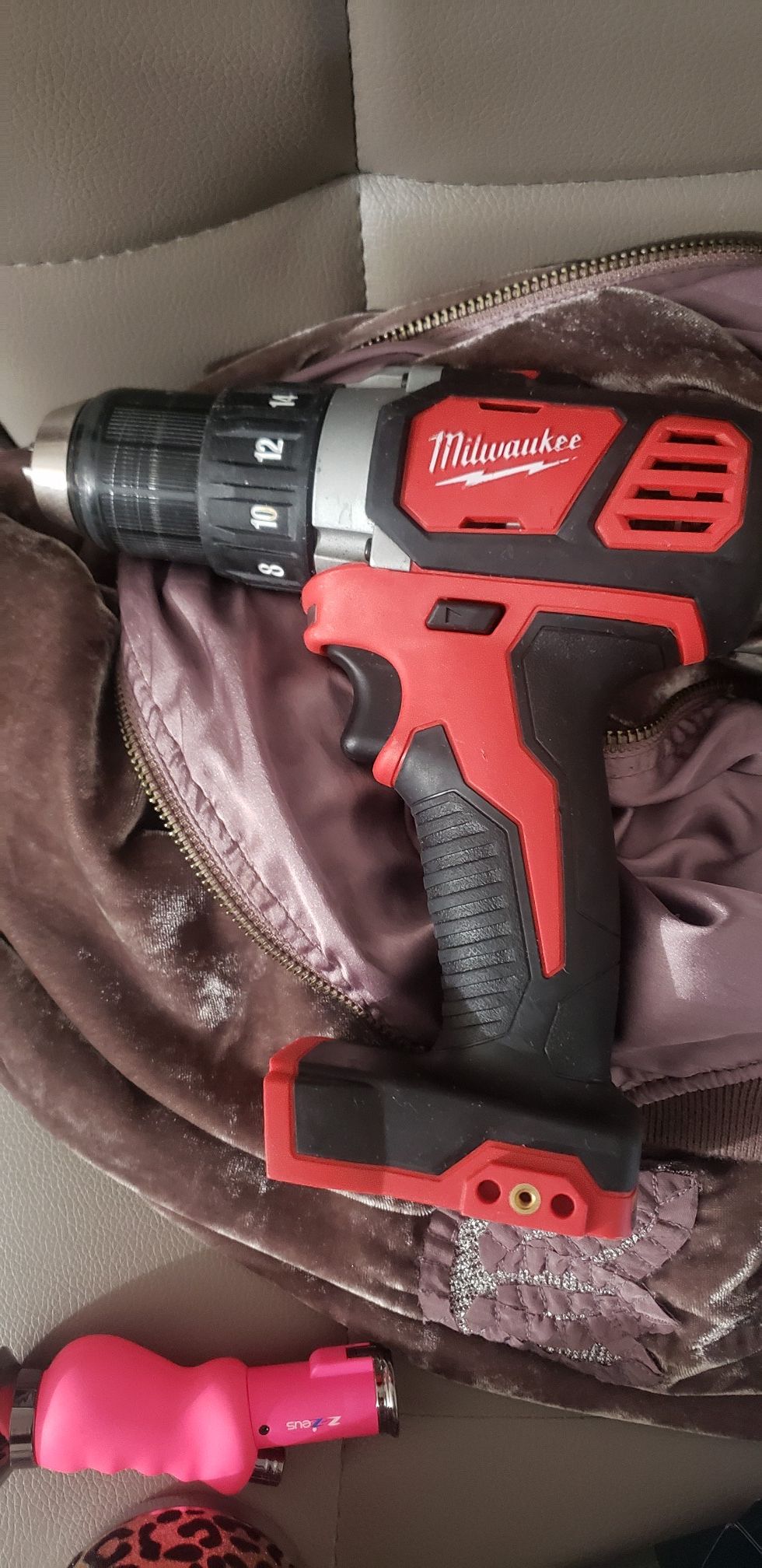 Milwaukee drills, 3 drills 1impact wrench and 1 impact