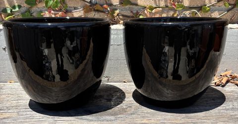 MID CENTURY STYLE 7.5” BULLET PLANTERS/POTS-BLACK GLAZED TERRACOTTA