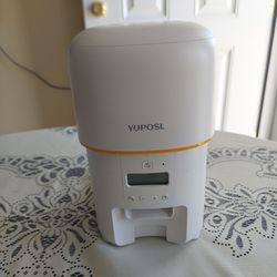 YUPOSL automatic cat treat dispenser