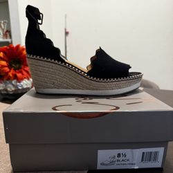 Crown Vintage Black Scalloped Wedges