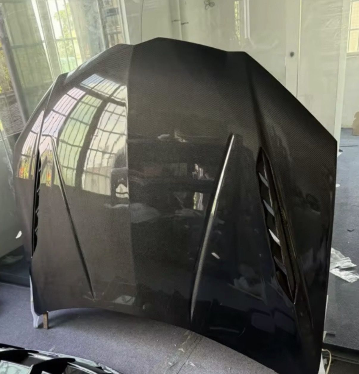 2018-22 Lamborghini URUS Real Carbon P style Front Hood Vented Bonnet