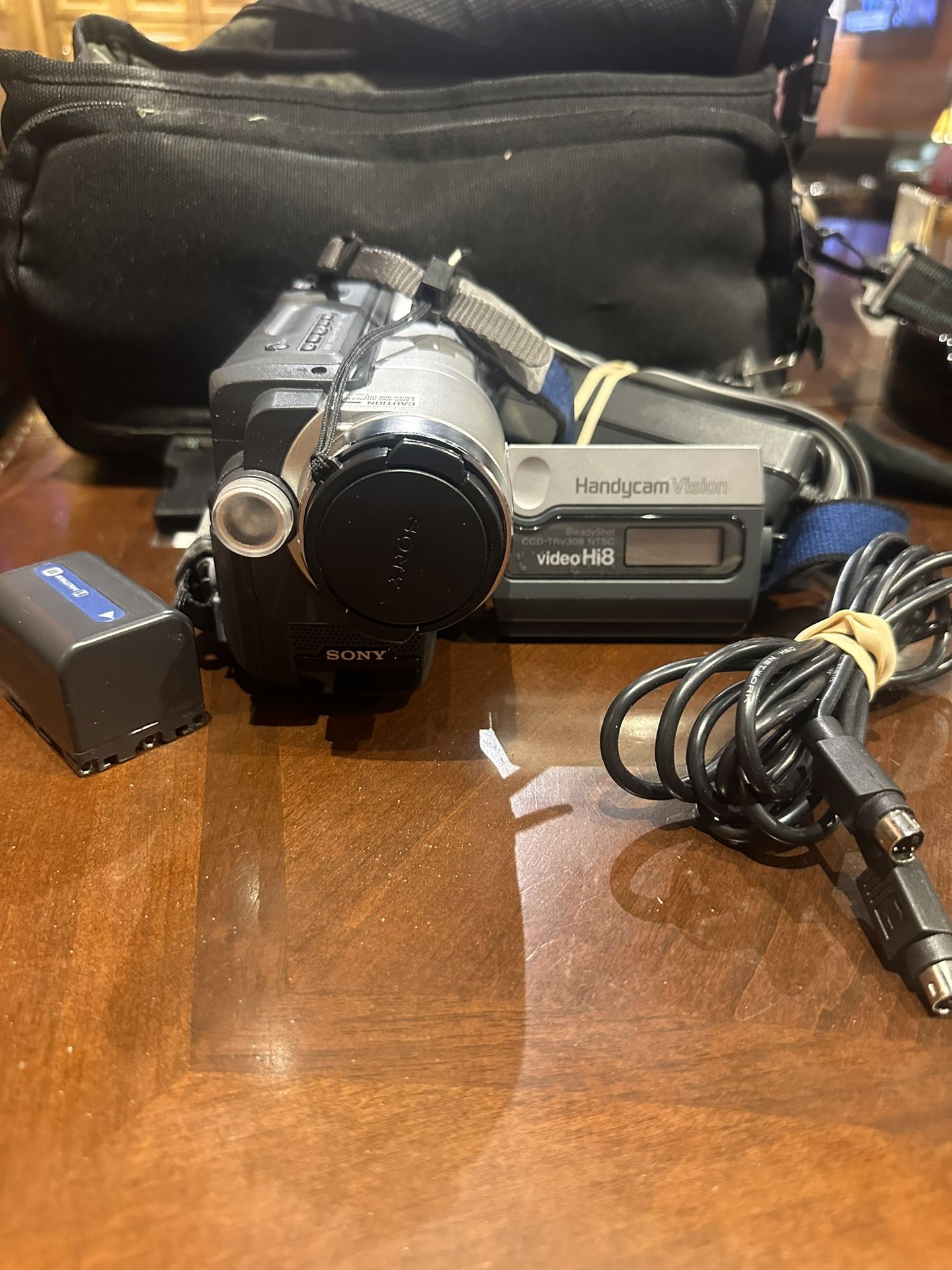 SONY Handycam Vision Video HI8 CCD-TRV308 NTSC Tested WORKING Case New Battery