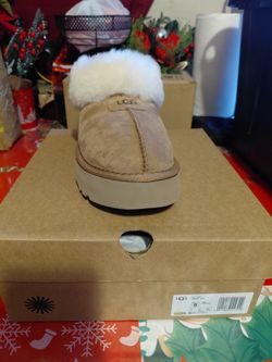 UGG Women  Tazzlita Platform Slippers