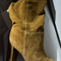 Women’s boots size 10 brand new