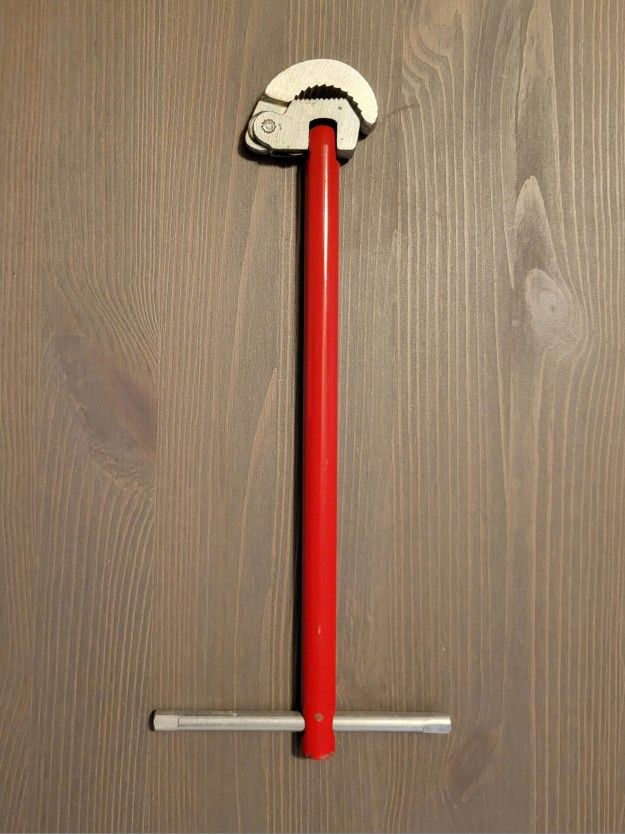 Basin Wrench Excellent Condition Sharp Teeth Used Twice