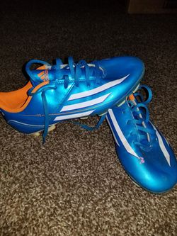 Addida soccer shoes size 4