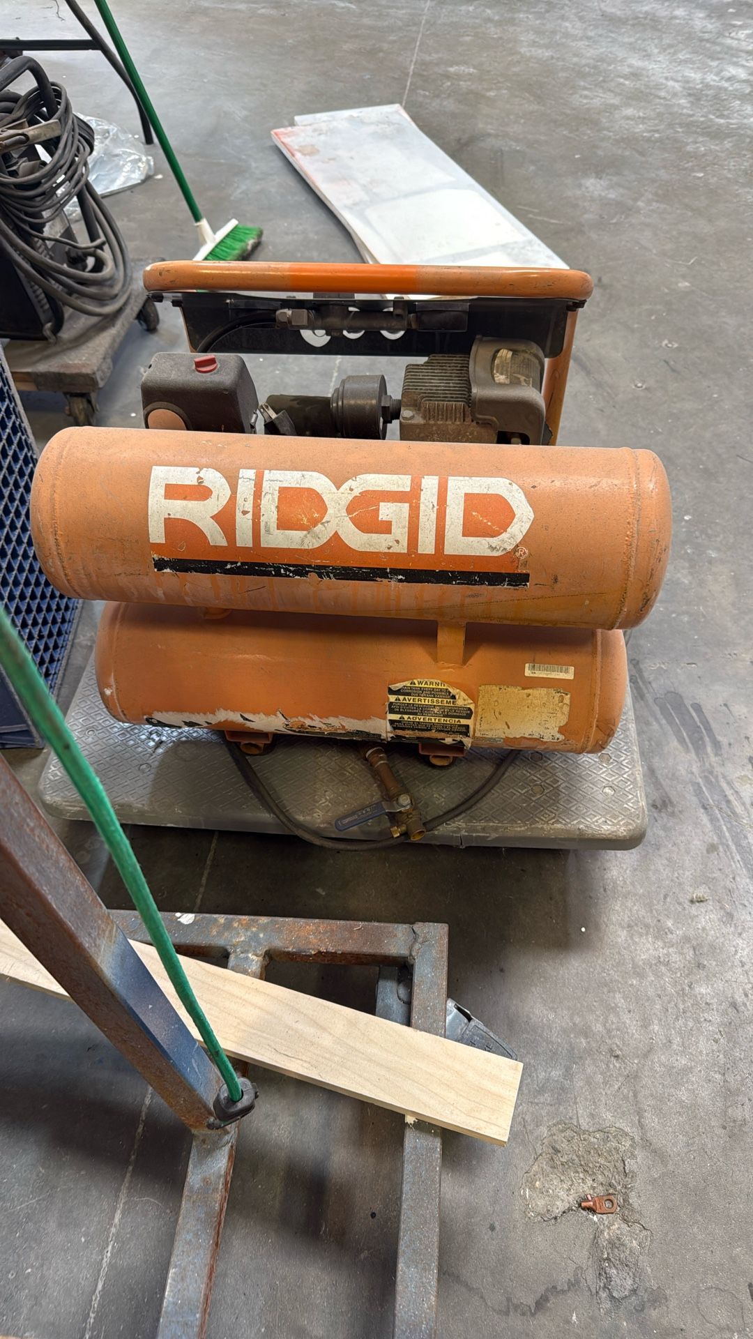 RIGID Air compressor