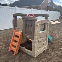 Kids Play House With Slide TAKING BEST OFFER 